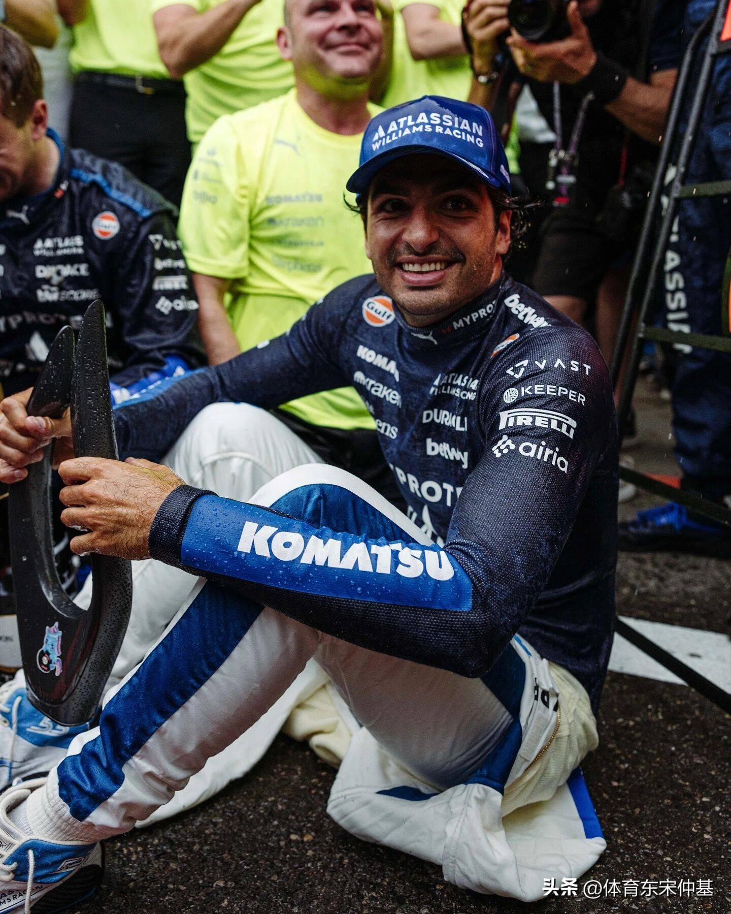 爱游戏大厅-索伯车队险胜雷诺车队，塞恩斯关键制胜